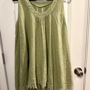 Sleeveless Green Tunic with Lace Trim